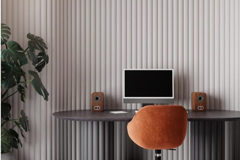 Witte eiken halfronde latten gebruikt voor de achterwand en de poten van een bureau 